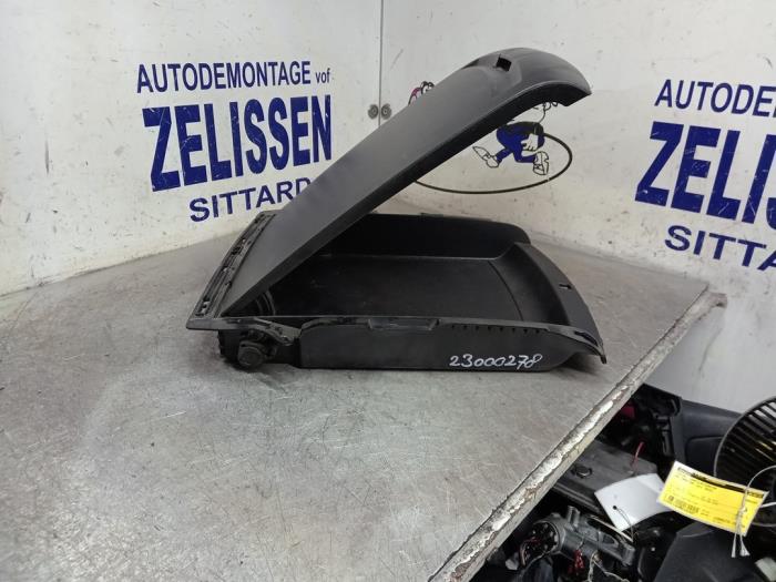 Storage compartment from a Volkswagen Crafter 2.0 TDI 16V 2015