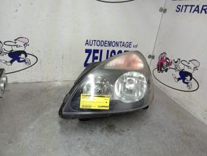 Used Headlight, left Renault Clio II (BB/CB) 1.6 16V Price € 42,00 Margin scheme offered by Zelissen V.O.F. autodemontage