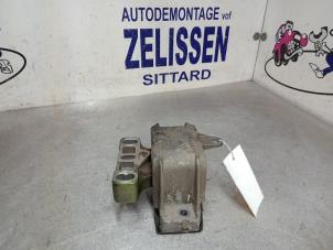 Używane Wspornik silnika Volkswagen New Beetle (9C1/9G1) 2.0 Cena € 26,25 Procedura marży oferowane przez Zelissen V.O.F. autodemontage