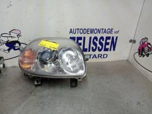 Used Headlight, right Renault Clio II (BB/CB) 1.4 Price € 42,00 Margin scheme offered by Zelissen V.O.F. autodemontage