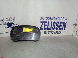 Usados Panel de instrumentación Volkswagen Golf IV (1J1) 1.4 16V Precio € 47,25 Norma de margen ofrecido por Zelissen V.O.F. autodemontage