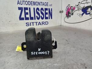Usagé Serrure de coffre Volkswagen Golf IV (1J1) 1.4 16V Prix € 15,75 Règlement à la marge proposé par Zelissen V.O.F. autodemontage