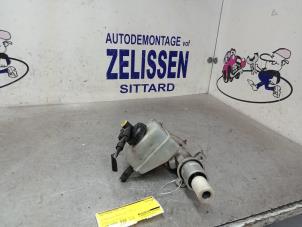 Usados Cilindro freno principal Opel Movano (4A1; 4A2; 4B2; 4B3; 4C2; 4C3) 2.5 CDTI Precio € 47,25 Norma de margen ofrecido por Zelissen V.O.F. autodemontage
