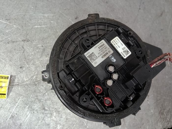 Heating and ventilation fan motor from a BMW 7 serie (G11/12) 750i,Li XDrive V8 32V 2015