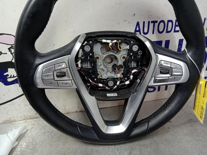 Steering wheel from a BMW 7 serie (G11/12) 750i,Li XDrive V8 32V 2015