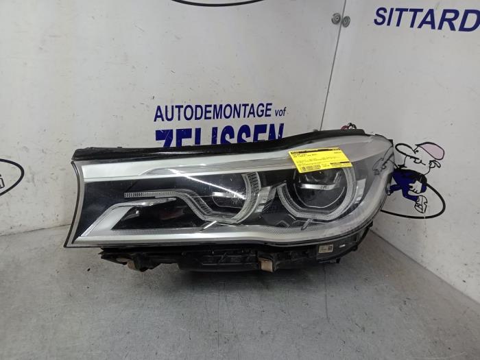 Używane Reflektor lewy BMW 7 serie (G11/12) 750 Li XDrive V8 32V Cena € 1.312,50 Procedura marży oferowane przez Zelissen V.O.F. autodemontage