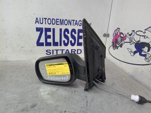 Używane Lusterko zewnetrzne lewe Ford Fiesta 5 (JD/JH) 1.3 Cena € 26,25 Procedura marży oferowane przez Zelissen V.O.F. autodemontage