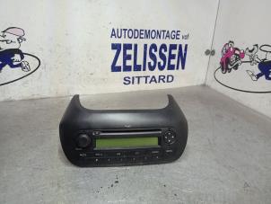 Usagé Radio/Lecteur CD Peugeot Bipper (AA) 1.4 HDi Prix € 99,75 Règlement à la marge proposé par Zelissen V.O.F. autodemontage