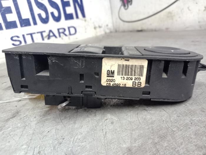 Electric window switch Opel Astra H 1.6 16V Twinport - 13209203