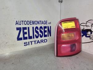Usados Luz trasera derecha Nissan Micra (K11) 1.0 16V Precio € 36,75 Norma de margen ofrecido por Zelissen V.O.F. autodemontage
