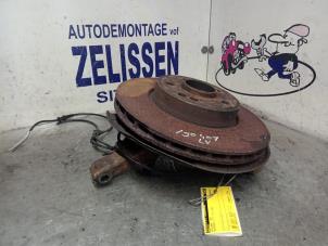 Used Front wheel hub Mercedes Vito (639.6) 2.2 115 CDI 16V Price € 78,75 Margin scheme offered by Zelissen V.O.F. autodemontage