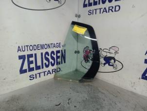 Używane Dodatkowa szyba lewa tylna wersja 4-drzwiowa Volkswagen Golf V (1K1) 1.6 FSI 16V Cena € 42,00 Procedura marży oferowane przez Zelissen V.O.F. autodemontage