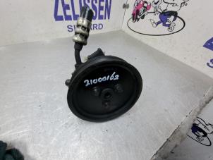 Pompe de direction d'un Mercedes-Benz E (W211) 2.7 E-270 CDI 20V 2002