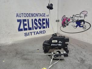 Gebrauchte Türschlossmechanik 4-türig rechts vorne Audi A4 (B6) 2.0 20V Preis € 42,00 Margenregelung angeboten von Zelissen V.O.F. autodemontage