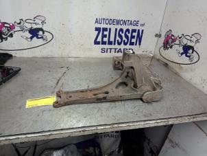Usagé Bras de suspension avant droit Volkswagen Touran (1T1/T2) 1.6 FSI 16V Prix € 52,50 Règlement à la marge proposé par Zelissen V.O.F. autodemontage