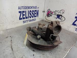 Usagé Moyeu de roue avant Volkswagen Touran (1T1/T2) 1.6 FSI 16V Prix € 52,50 Règlement à la marge proposé par Zelissen V.O.F. autodemontage