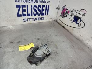 Usagé Serrure portière mécanique 4portes arrière gauche Peugeot 206+ (2L/M) 1.4 HDi Eco 70 Prix € 36,75 Règlement à la marge proposé par Zelissen V.O.F. autodemontage