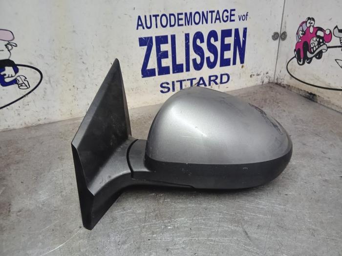 Wing mirror, left from a Chevrolet Aveo (300) 1.2 16V 2012