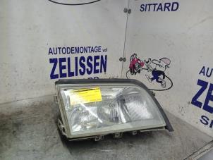 Używane Reflektor prawy Mercedes C (W202) 1.8 C-180 16V Cena € 36,75 Procedura marży oferowane przez Zelissen V.O.F. autodemontage