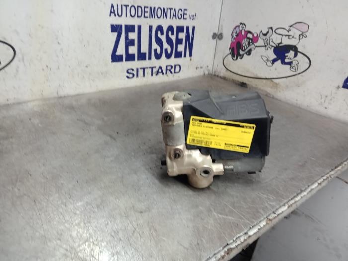 Begagnade ABS-pump Mercedes C (W202) 1.8 C-180 16V Pris € 183,75 Marginaltabell erbjuds av Zelissen V.O.F. autodemontage
