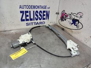 Używane Mechanizm szyby prawej tylnej wersja 4-drzwiowa Mitsubishi Colt (Z2/Z3) 1.3 16V Cena € 63,00 Procedura marży oferowane przez Zelissen V.O.F. autodemontage