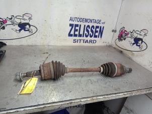 Usagé Arbre de transmission avant gauche Mitsubishi Colt (Z2/Z3) 1.3 16V Prix € 42,00 Règlement à la marge proposé par Zelissen V.O.F. autodemontage