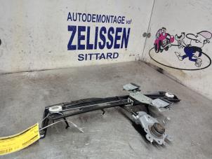 Używane Mechanizm szyby lewej tylnej wersja 4-drzwiowa Seat Ibiza IV SC (6J1) Cena € 52,50 Procedura marży oferowane przez Zelissen V.O.F. autodemontage