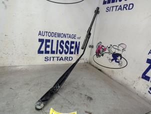 Usagé Bras essuie-glace avant Seat Ibiza IV SC (6J1) Prix € 21,00 Règlement à la marge proposé par Zelissen V.O.F. autodemontage