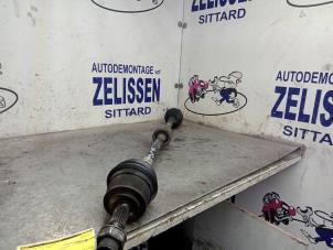 Usagé Arbre de transmission avant droit Opel Corsa D 1.4 16V Twinport Prix € 31,50 Règlement à la marge proposé par Zelissen V.O.F. autodemontage