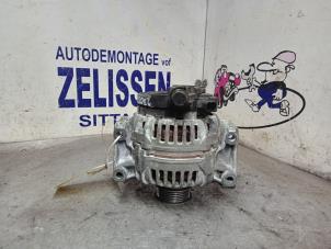 Usagé Alternateur Opel Zafira (F75) 2.2 16V Prix € 36,75 Règlement à la marge proposé par Zelissen V.O.F. autodemontage