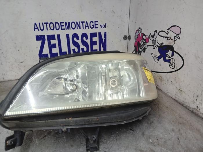 Reflektor lewy z Opel Zafira (F75) 2.2 16V 2002