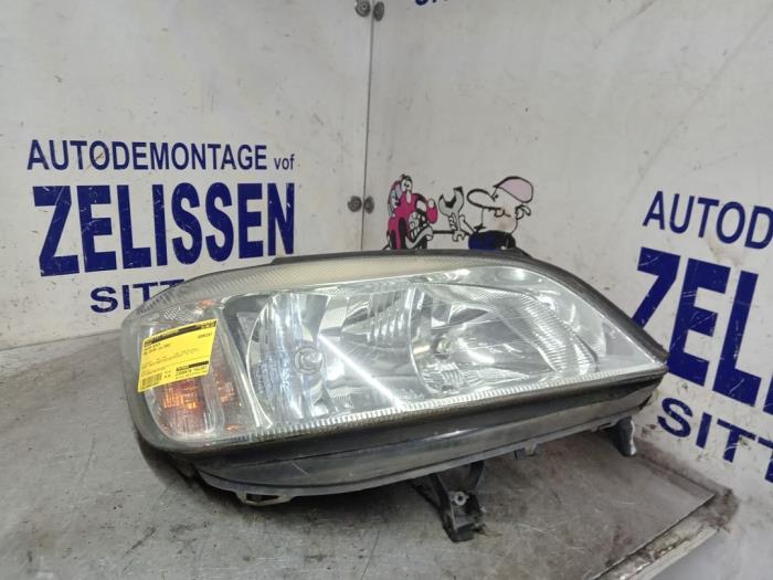 Headlight, right Opel Zafira 2.2 16V - 89100055 VALEO