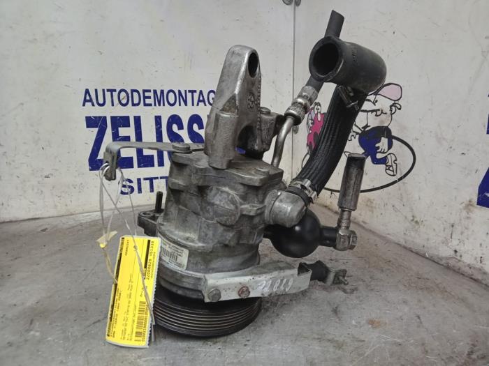 Usagé Pompe de direction BMW 7 serie (E65/E66/E67) 730d,Ld 3.0 24V Prix € 131,25 Règlement à la marge proposé par Zelissen V.O.F. autodemontage