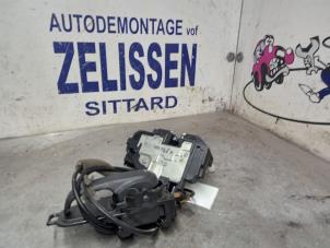 Używane Mechanizm blokady drzwi lewych przednich wersja 4-drzwiowa Nissan Note (E11) 1.6 16V Cena € 42,00 Procedura marży oferowane przez Zelissen V.O.F. autodemontage