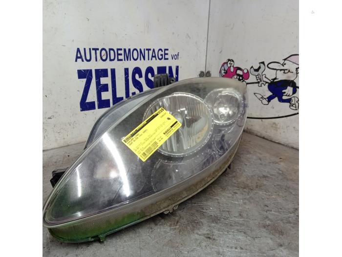 Używane Reflektor lewy Seat Altea (5P1) 1.6 Cena € 47,25 Procedura marży oferowane przez Zelissen V.O.F. autodemontage