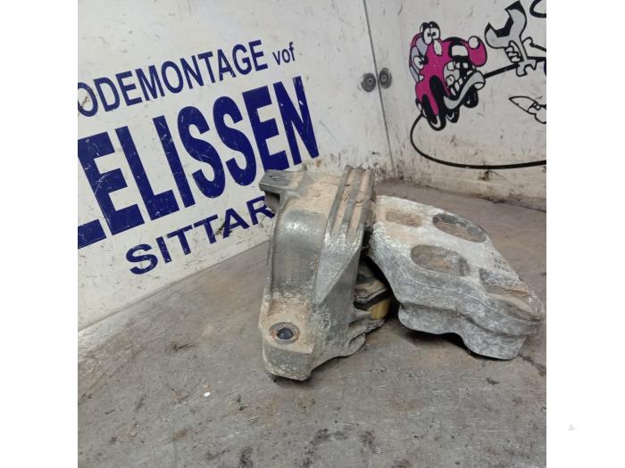 Used Engine mount Mercedes A (W176) 1.6 A-180 16V Price € 99,75 Margin scheme offered by Zelissen V.O.F. autodemontage