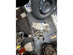 Getriebe van een Volkswagen Polo IV (9N1/2/3) 1.2 12V 2001