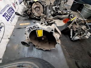 Getriebe van een Volkswagen Polo IV (9N1/2/3) 1.2 12V 2001