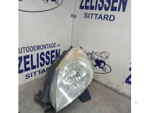 Używane Reflektor lewy Citroen Xsara Picasso (CH) 1.6i 16V Cena € 42,00 Procedura marży oferowane przez Zelissen V.O.F. autodemontage
