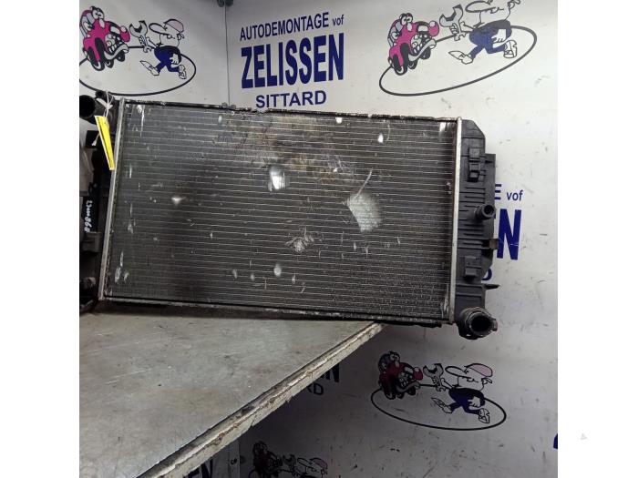 Radiator from a Volkswagen Crafter 2.5 TDI 30/32/35/46/50 2007
