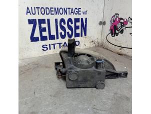 Używane Swiatlo przeciwmgielne lewy przód Opel Zafira (F75) 1.8 16V Cena € 15,75 Procedura marży oferowane przez Zelissen V.O.F. autodemontage