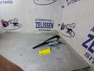 Usagé Moteur essuie-glace arrière Suzuki Swift (ZA/ZC/ZD1/2/3/9) Prix € 42,00 Règlement à la marge proposé par Zelissen V.O.F. autodemontage