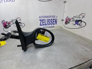 Usagé Rétroviseur extérieur droit Renault Twingo II (CN) 1.2 Prix € 36,75 Règlement à la marge proposé par Zelissen V.O.F. autodemontage