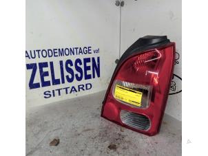 Usagé Feu arrière secondaire droit Renault Twingo II (CN) 1.2 Prix € 36,75 Règlement à la marge proposé par Zelissen V.O.F. autodemontage