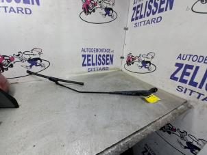 Usagé Bras essuie-glace avant Renault Twingo II (CN) 1.2 Prix € 15,75 Règlement à la marge proposé par Zelissen V.O.F. autodemontage
