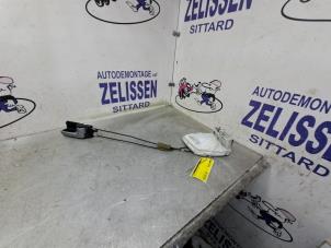 Usagé Serrure arrière droite Opel Meriva 1.6 16V Prix € 42,00 Règlement à la marge proposé par Zelissen V.O.F. autodemontage