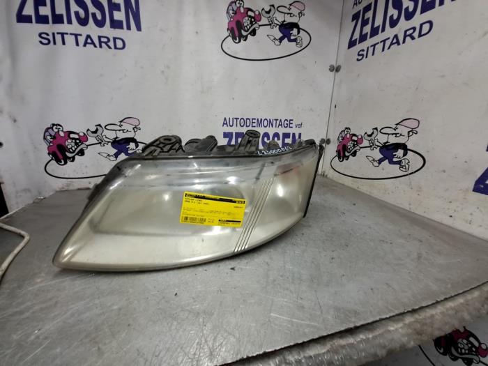 Używane Reflektor lewy Saab 9-3 II Sport Sedan (YS3F) 1.8i 16V Cena € 63,00 Procedura marży oferowane przez Zelissen V.O.F. autodemontage