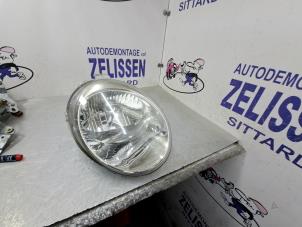 Używane Reflektor prawy Chevrolet Matiz 1.0 Cena € 26,25 Procedura marży oferowane przez Zelissen V.O.F. autodemontage