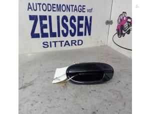 Usagé Poignée de porte arrière gauche Chevrolet Matiz Prix € 15,75 Règlement à la marge proposé par Zelissen V.O.F. autodemontage