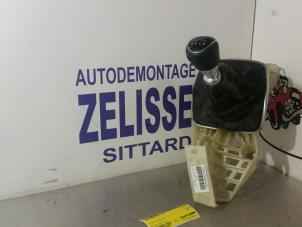 Używane Dzwignia zmiany biegów Ford Mondeo IV Wagon 1.6 TDCi 16V Cena € 131,25 Procedura marży oferowane przez Zelissen V.O.F. autodemontage